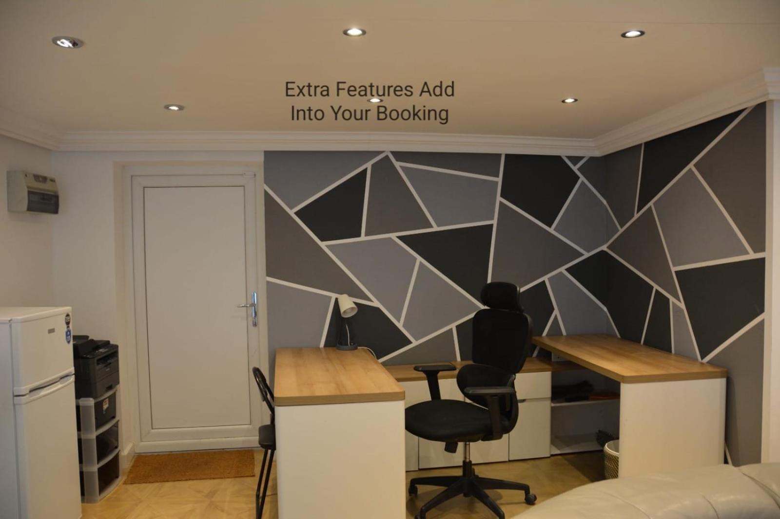 Cozy, Modern, Spacious 4 Bedroom House In London Romford Exteriér fotografie