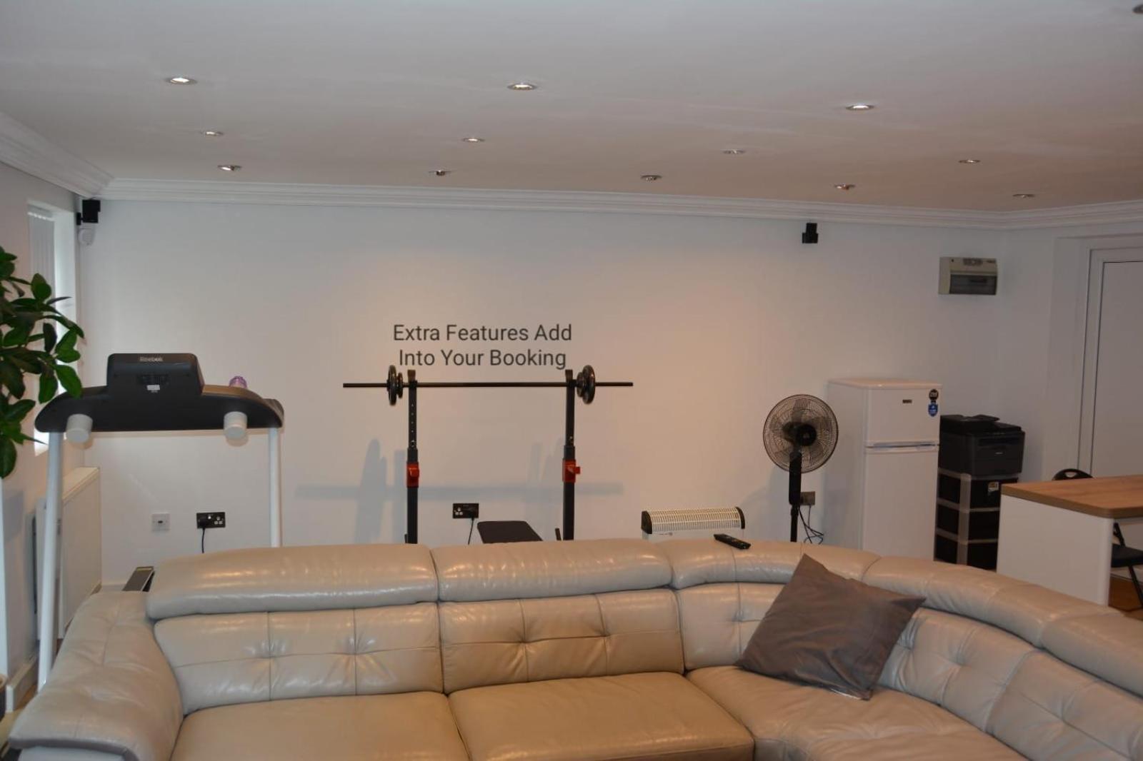 Cozy, Modern, Spacious 4 Bedroom House In London Romford Exteriér fotografie