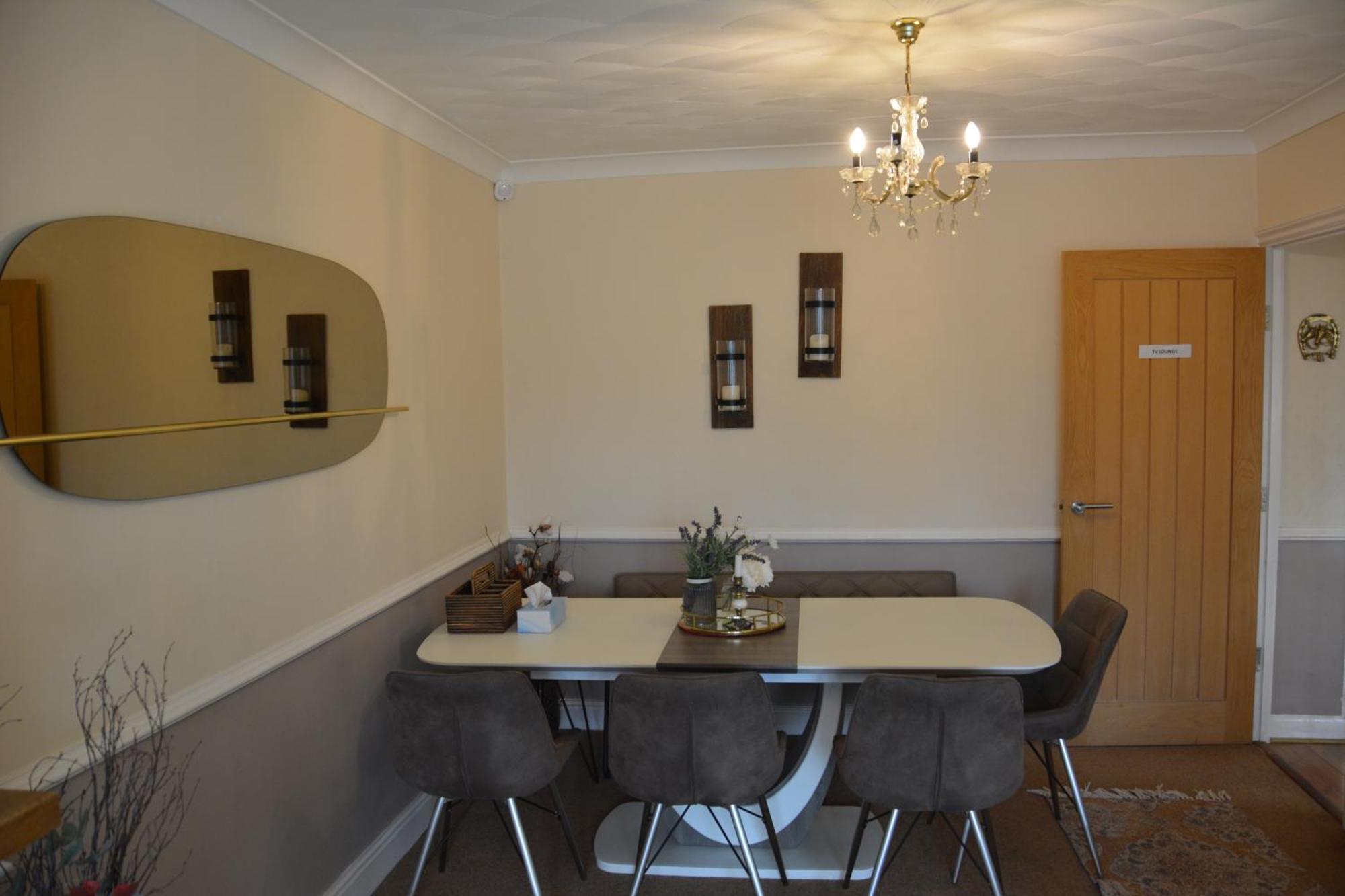 Cozy, Modern, Spacious 4 Bedroom House In London Romford Exteriér fotografie
